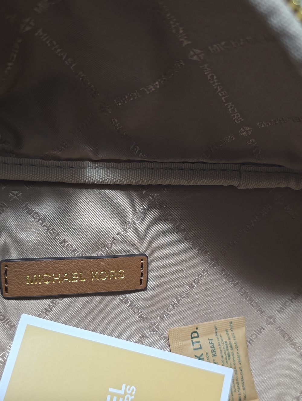 Michael Kors Beige Logo Crossbody Belt Bag with Gold Chain ✨️💖 - Picture 5 of 9